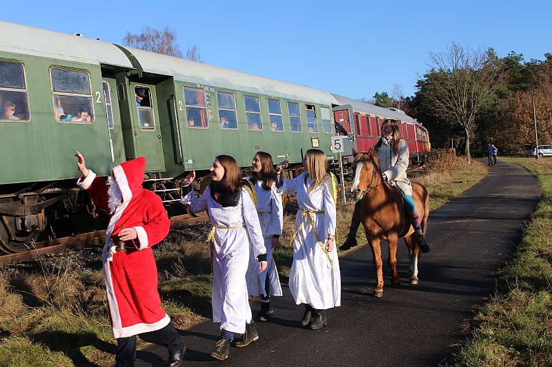 Der Nikolaus grüßt den HEIDE-EXPRESS
