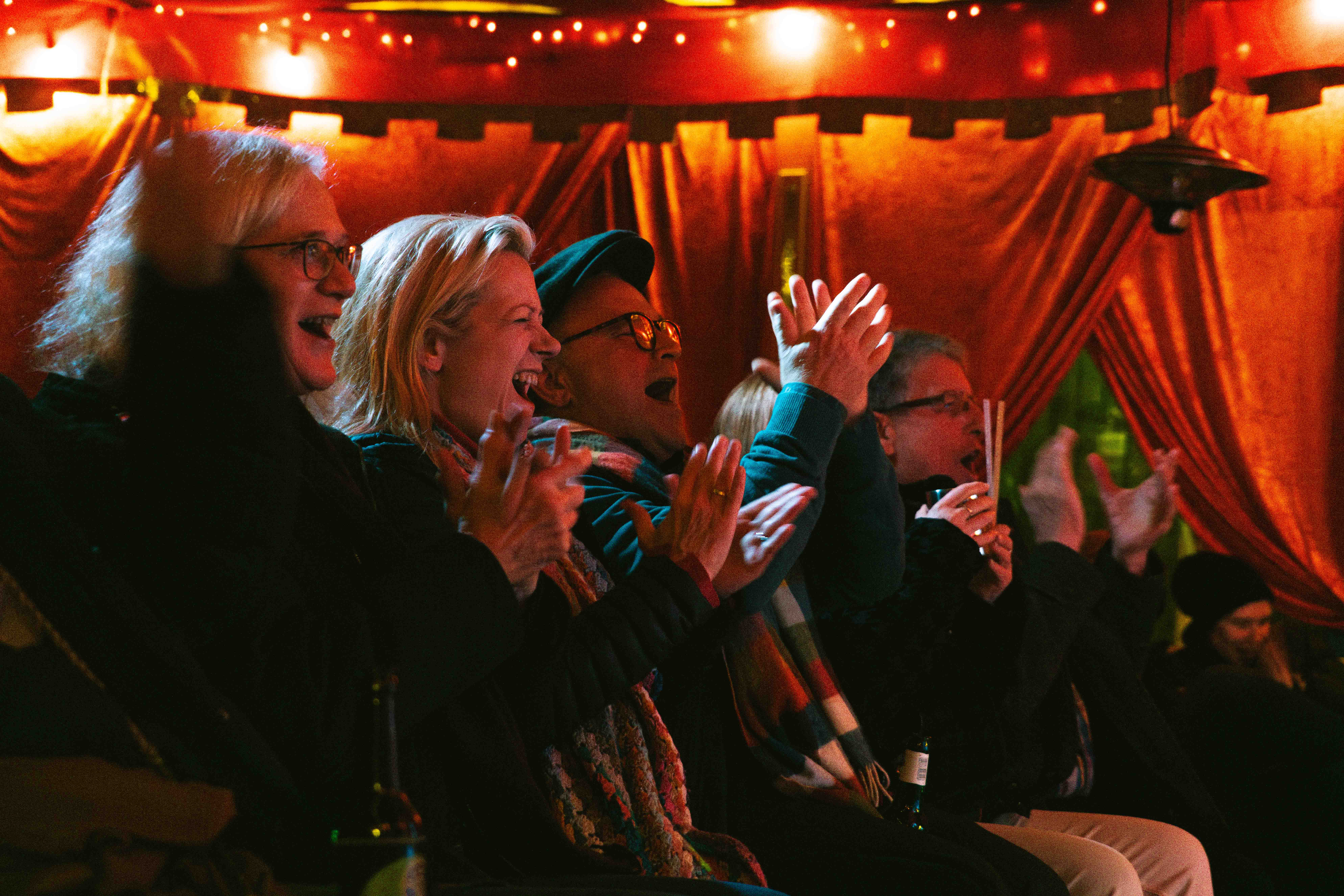 Jubelndes Publikum beim Honeyslam